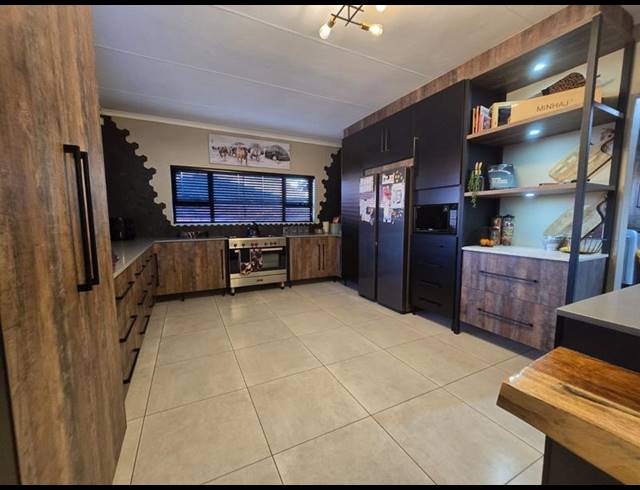 4 BEDROOM HOUSE FOR SALE IN EDELWEISS